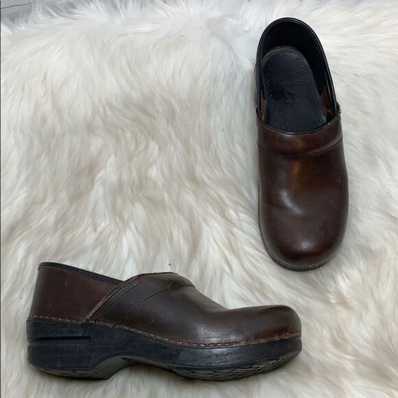 Dansko Brown Leather Clogs Sz 38/7.5-8 - Picture 1 of 11